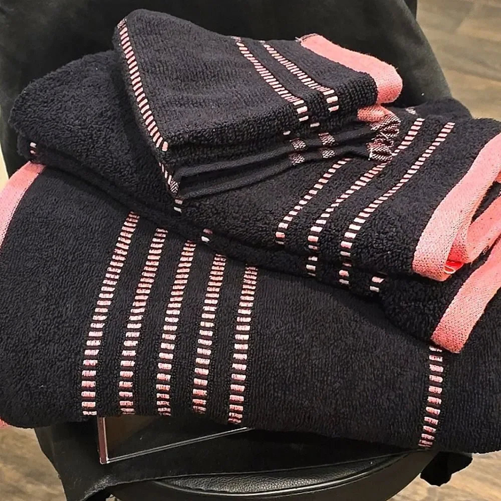 Juicy‎ Couture Home Etched Stripe Bath Towel Set- Black/Pink